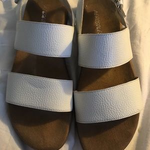 Aerosoles White Backstrap Sandals Sz 8.5 Like New